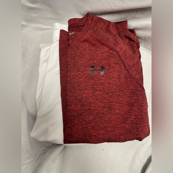 🔴Bundle of 2 shirts 1 under armor 1 russell - Picture 1 of 7